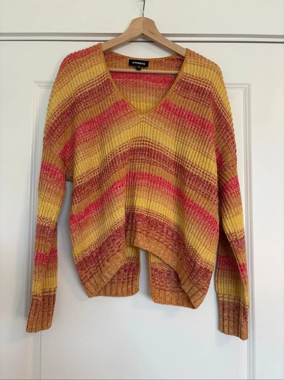 Express Multicolor Sunset Striped V-Neck Knit Sweater Size Small